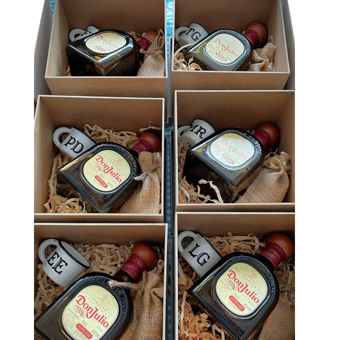 Caja Corporativa Navideña con Tequila y Detalle Personalizado